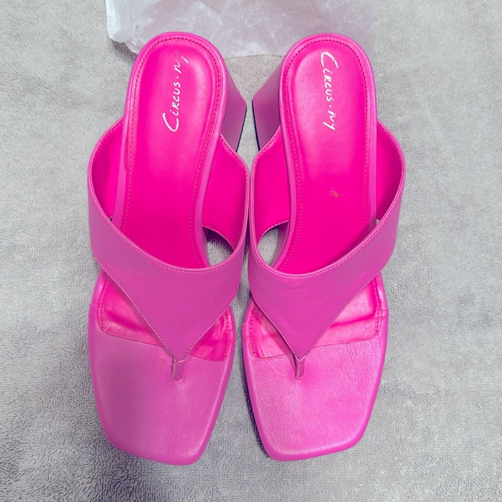 Platform Sandals - Picture 2 of 11